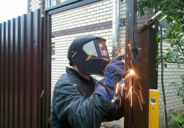 Сварка перегородок и заборов в Гае в октябре
