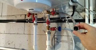 Установка накопительного водонагревателя в Гае в октябре
