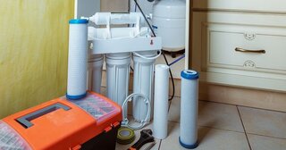 Установка фильтра для воды в Гае — цена от 610 руб., заказать монтаж под ключ в Мастер24